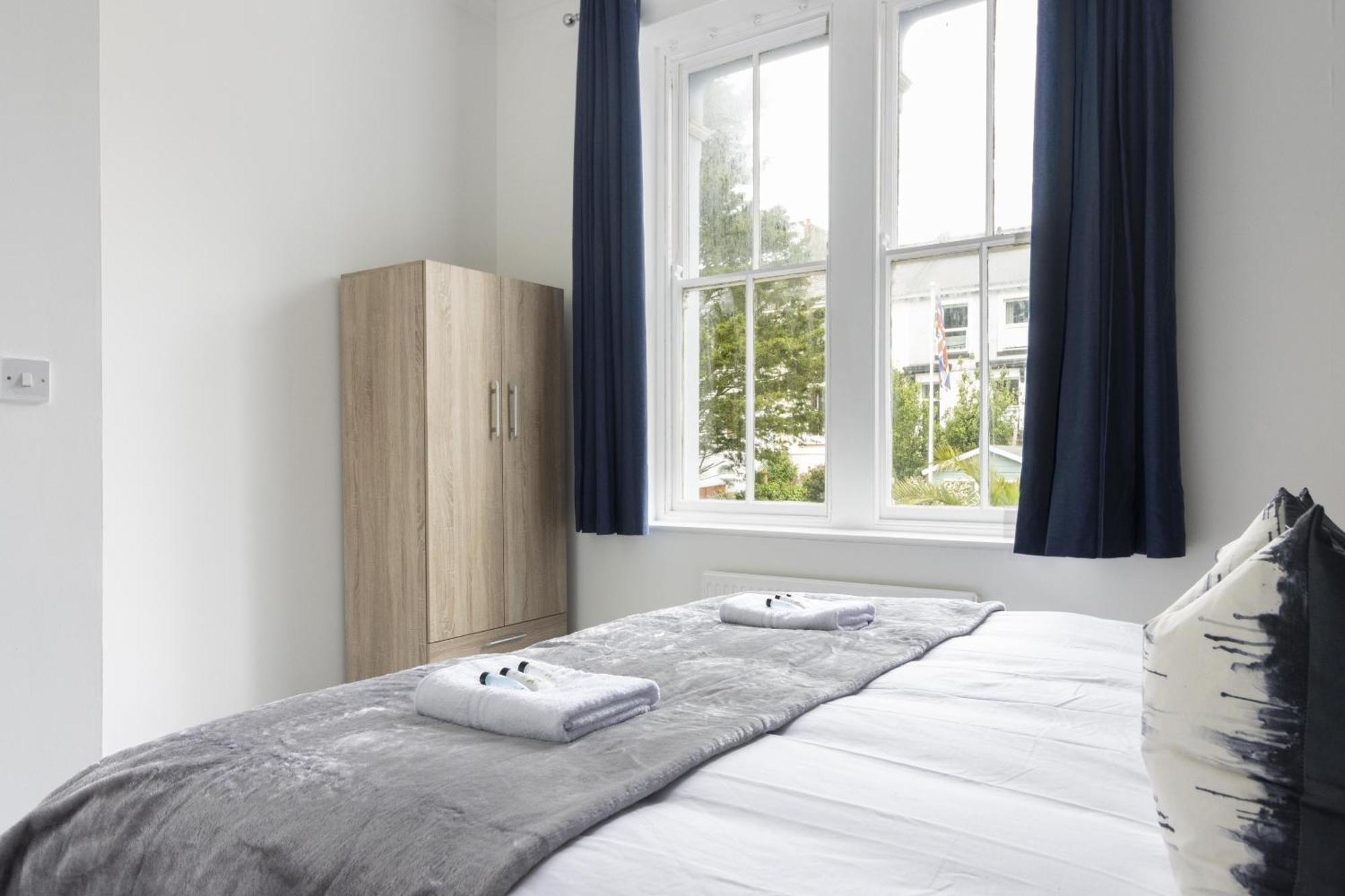 Alexandra - Large 3 Bed Perfect For Contractors, Free Parking, Fast Wifi And Great Value! Apartman Plymouth Kültér fotó